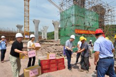 经开投资集团领导班子走访慰问一线建设人员